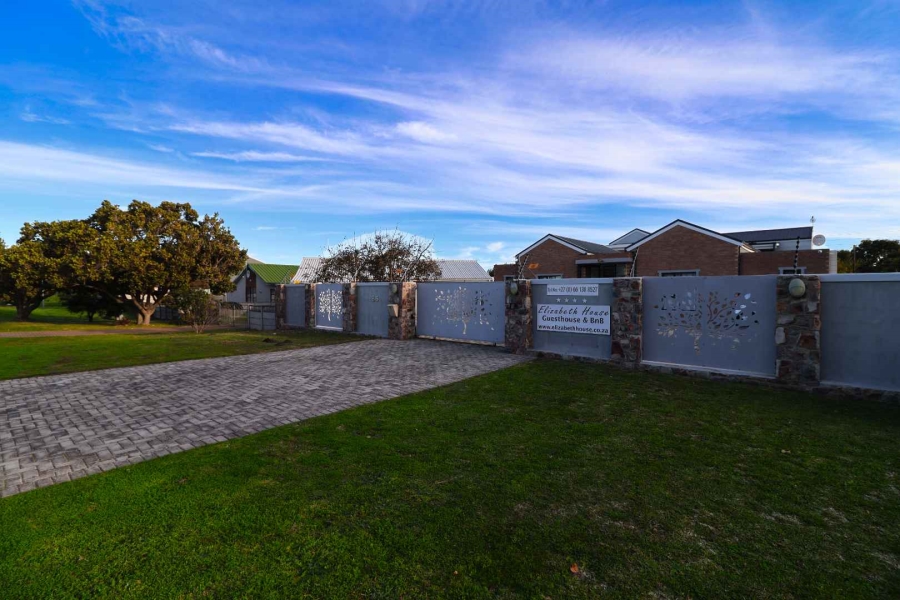 7 Bedroom Property for Sale in Sandbaai Western Cape